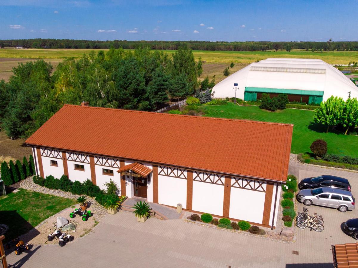 Hotel Osrodek Ukazia à Orzechowo  Extérieur photo
